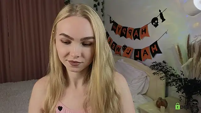 hey Olivia online show from November 4, 8:03 pm