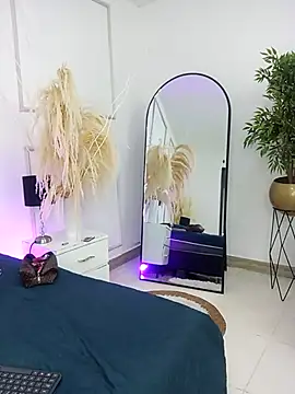 Violet and Paul online show from October 29, 4:50 am