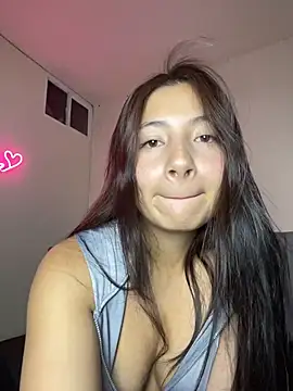 Snapshot of Karlee_Grey1 chatting on October 31, 4:36 am Karlee Grey1 online show from October 31, 4:36 am