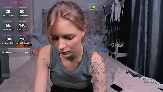 LunaLuxxy online show from October 8, 4:22 pm