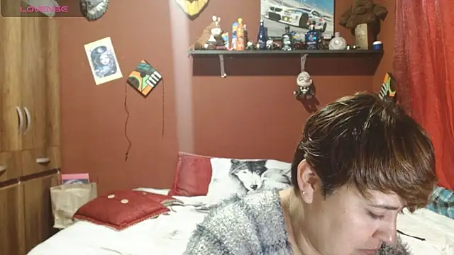 Snapshot of Sasharosee2 chatting on October 18, 1:03 pm Sasharosee2 online show from October 18, 1:03 pm