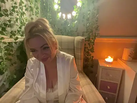 BonnyDesire online show from October 11, 7:49 pm