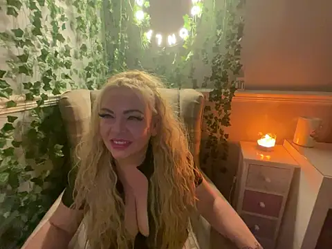 BonnyDesire online show from October 14, 7:05 pm