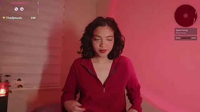 Snapshot of _curiouskitten_ chatting on September 19, 2:10 am curiouskitten online show from September 19, 2:10 am