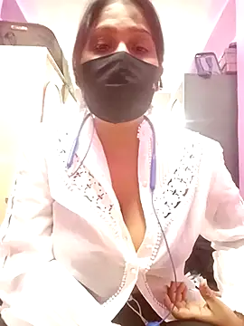 HEENA STRIP online show from September 18, 9:46 pm