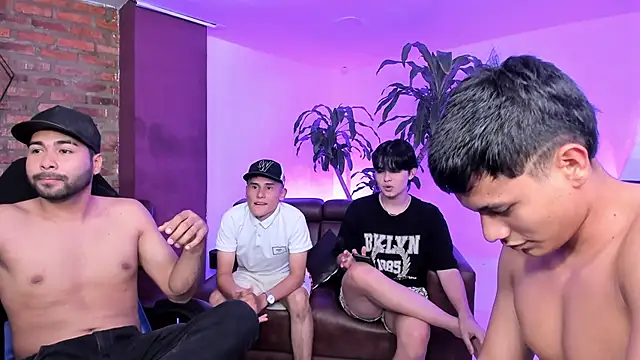 Hot Threesomee online show from October 2, 1:38 pm