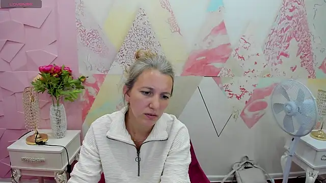 Gina aliz online show from September 18, 7:07 am
