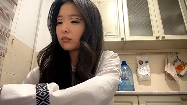 EmmaLeexth online show from April 27, 4:15 pm