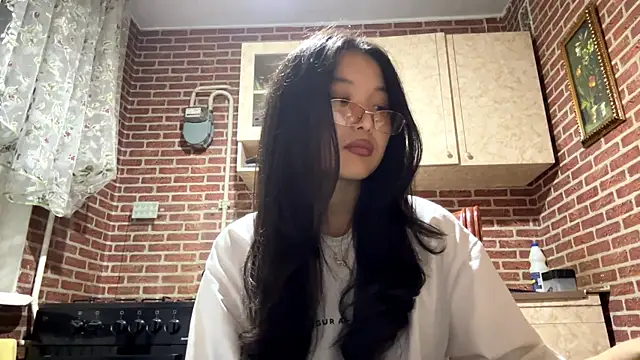 EmmaLeexth online show from October 3, 2:11 pm