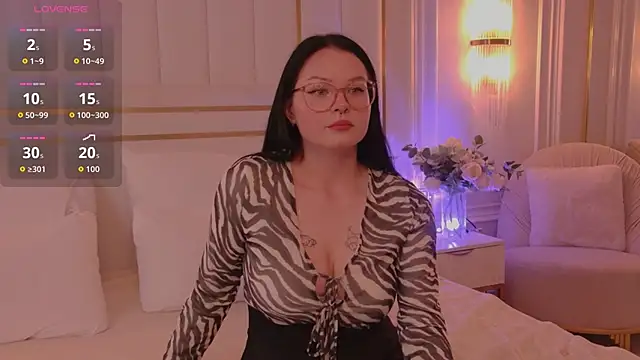 StaceyFlores online show from September 18, 3:10 pm