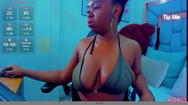 hazellanee online show from April 6, 3:39 am