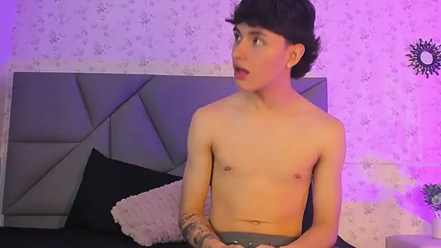 meganandtylerr19 online show from October 17, 3:43 am