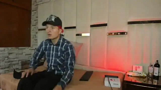 ANLLELOAndANGELA online show from October 26, 6:03 pm