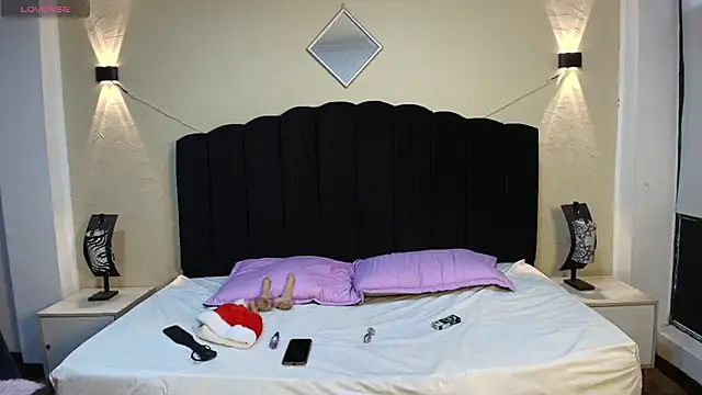 AgataThompson  online show from December 17, 8:46 pm