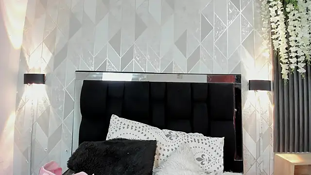 Luna Scarlet1 online show from September 27, 6:42 am