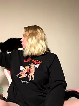 lame cat online show from October 10, 1:10 am