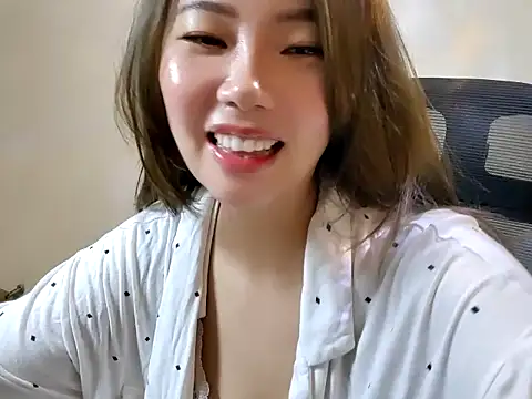 sallycui online show from September 25, 1:37 am