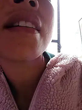 clara-cute online show from October 31, 5:53 am