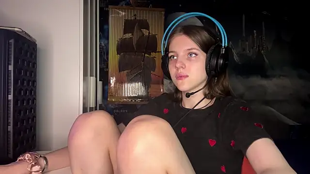 Elira Breeze online show from November 21, 1:13 pm