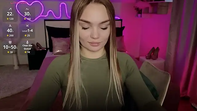 KitsyMoore online show from February 10, 1:36 pm