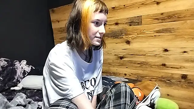 JenaeRadloff online show from October 14, 8:28 am