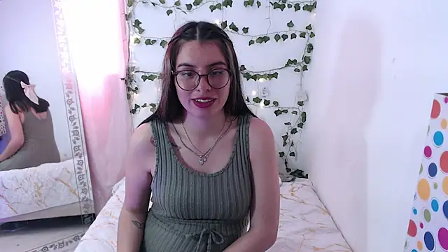 kamillew online show from October 4, 7:07 pm