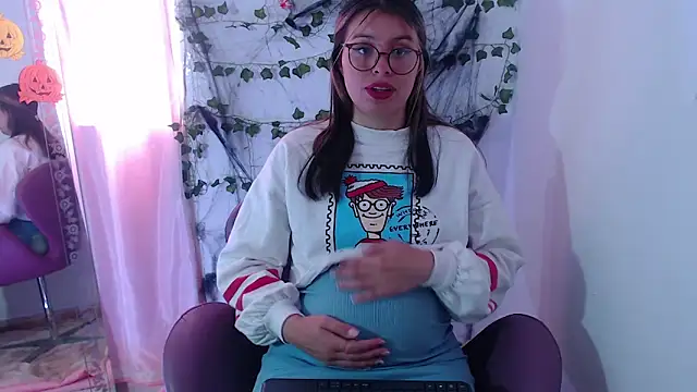 kamillew online show from November 2, 4:10 pm