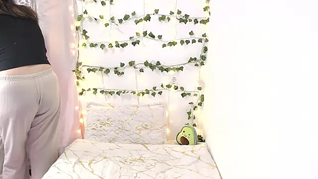 kamillew online show from October 6, 9:15 am