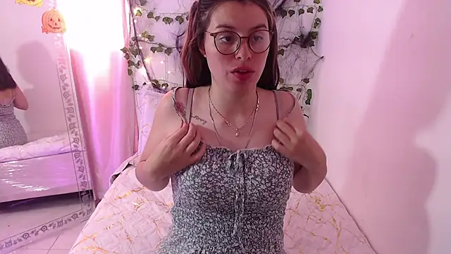 kamillew online show from October 18, 7:15 pm