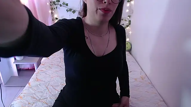 kamillew online show from September 21, 12:04 pm