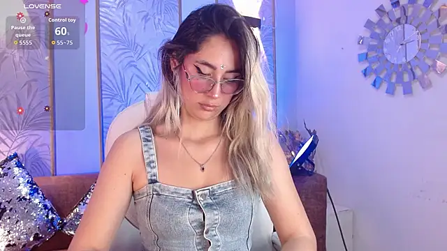 LunaaGrey  online show from November 5, 4:29 am