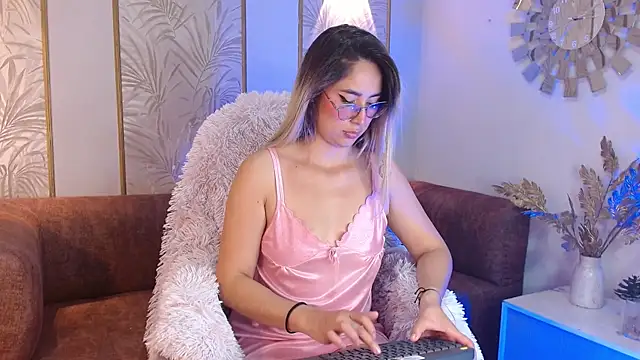 LunaaGrey  online show from September 24, 3:49 am