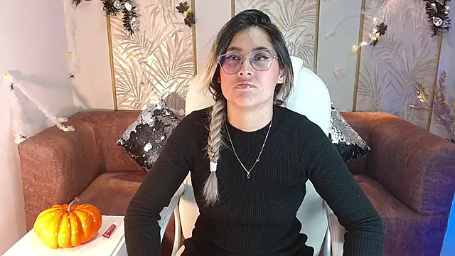 LunaaGrey  online show from October 29, 4:17 am