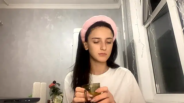 TifanyRawi online show from September 25, 8:17 pm