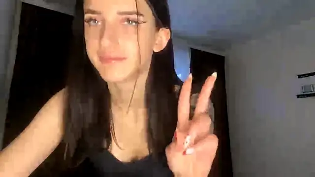 TifanyRawi online show from October 9, 1:04 pm