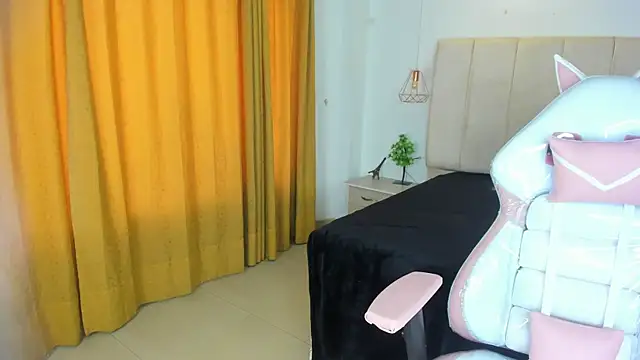 Maddy Rouse1 online show from November 4, 9:42 pm