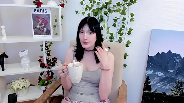 HollieHer online show from September 19, 12:15 pm