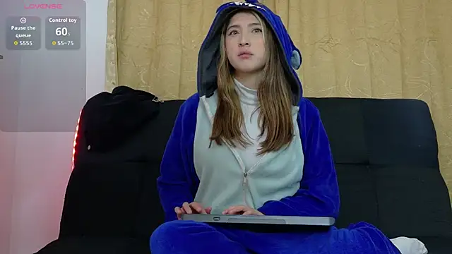 Naomiweb online show from September 19, 8:02 am