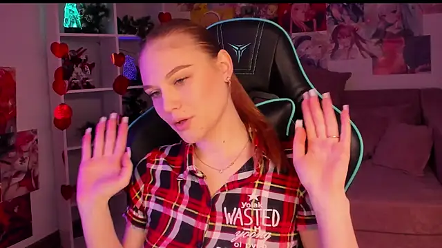 AriaWell online show from December 14, 9:26 am