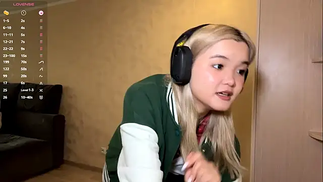 CarolannSide online show from October 15, 5:21 am