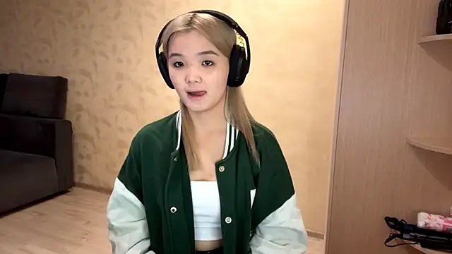 CarolannSide online show from October 7, 5:01 am