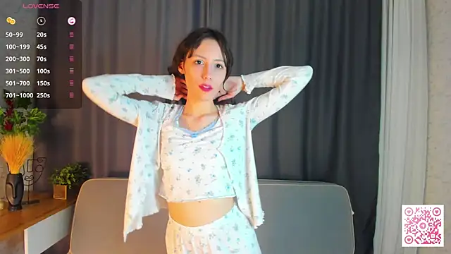 DelilahConsalvo online show from October 15, 7:05 pm