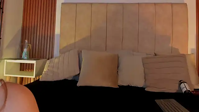 Lauraa saenz11 online show from October 6, 6:34 pm