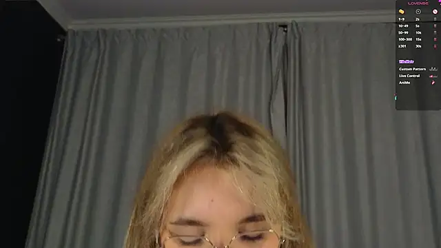 vivyboo111 online show from November 14, 8:42 pm