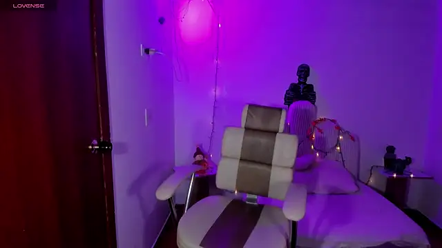 N-aughty C-harlotte online show from October 19, 2:57 am