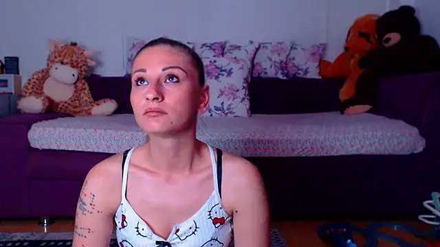 CassieSpell online show from May 5, 8:45 pm
