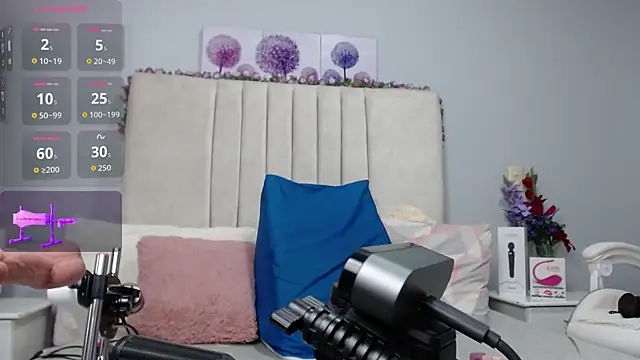 AmandaaWats online show from October 12, 3:25 pm