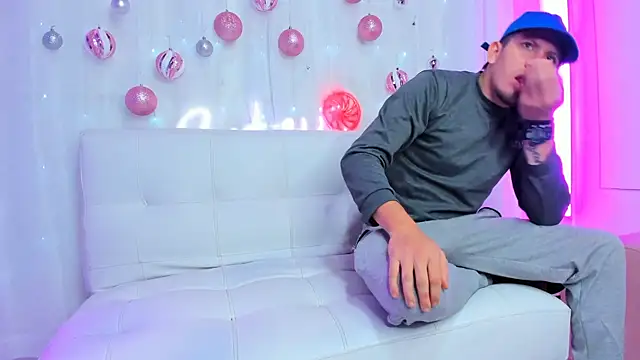 Pink1  online show from January 15, 6:25 pm