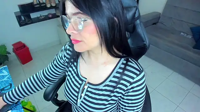 Miel 82 online show from October 31, 11:14 am