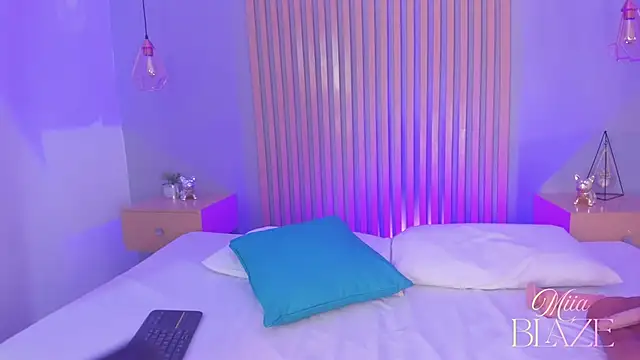 miia blaze online show from March 24, 1:05 pm